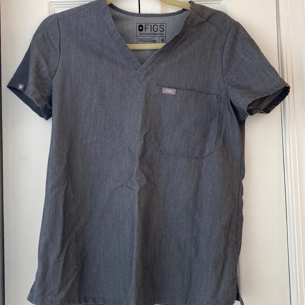 Grey one pocket figs scrub top